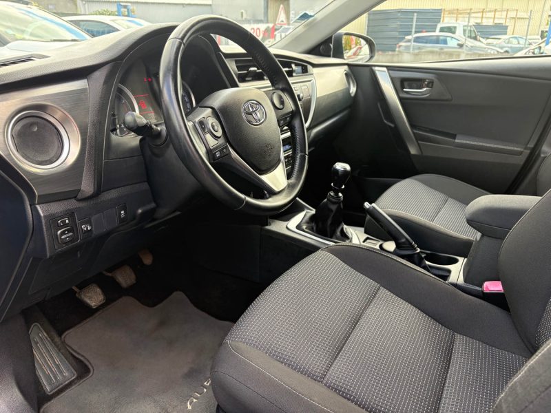 TOYOTA AURIS  1.3 VVTI 100CH 1ERE MAIN 2014