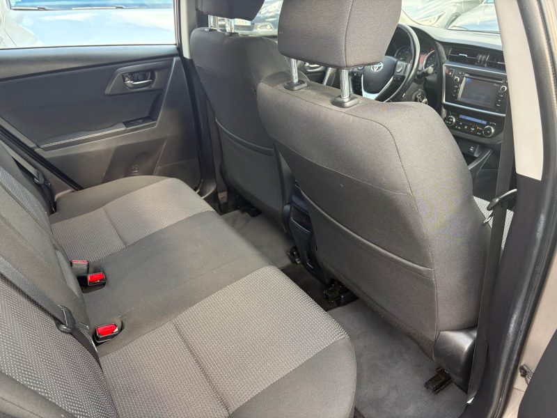 TOYOTA AURIS  1.3 VVTI 100CH 1ERE MAIN 2014