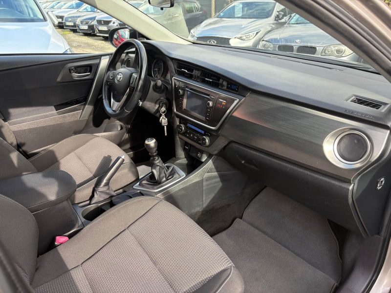 TOYOTA AURIS  1.3 VVTI 100CH 1ERE MAIN 2014