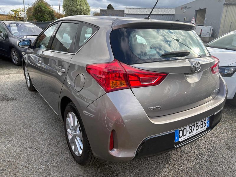 TOYOTA AURIS  1.3 VVTI 100CH 1ERE MAIN 2014