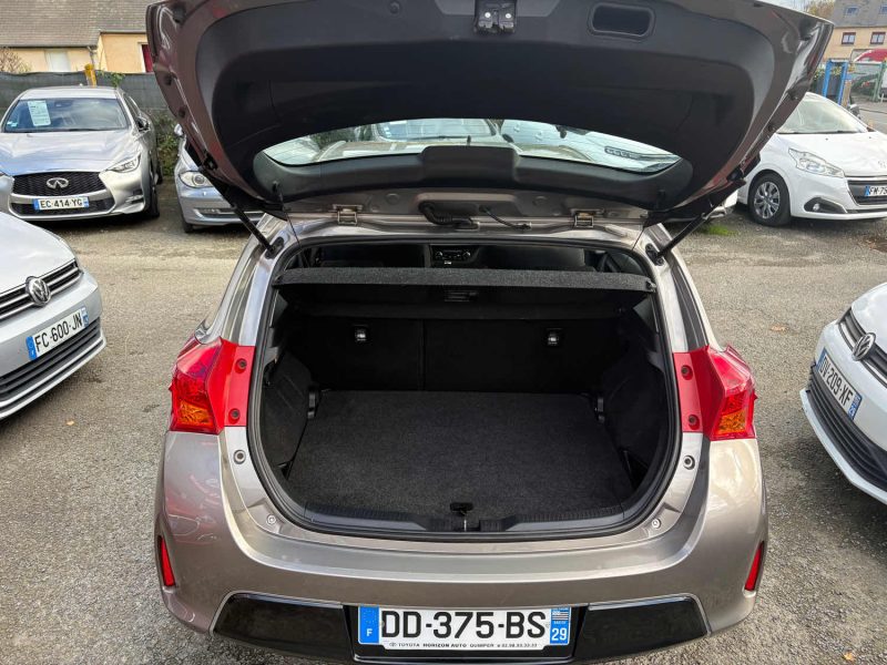 TOYOTA AURIS  1.3 VVTI 100CH 1ERE MAIN 2014