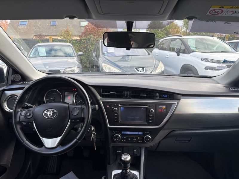 TOYOTA AURIS  1.3 VVTI 100CH 1ERE MAIN 2014