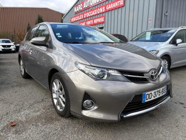 TOYOTA AURIS  1.3 VVTI 100CH 1ERE MAIN 2014