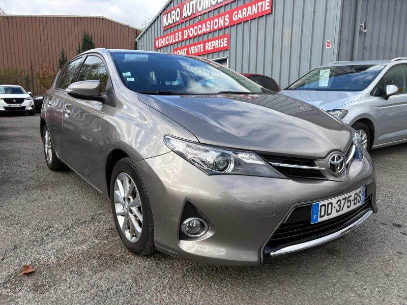 TOYOTA AURIS  1.3 VVTI 100CH 1ERE MAIN 2014