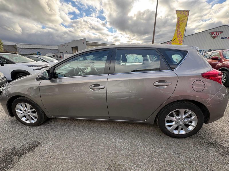 TOYOTA AURIS  1.3 VVTI 100CH 1ERE MAIN 2014
