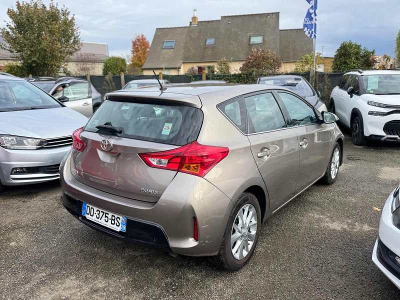 TOYOTA AURIS  1.3 VVTI 100CH 1ERE MAIN 2014
