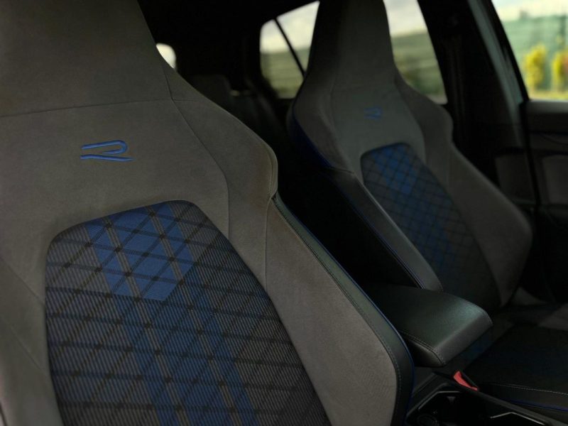 Volkswagen Golf 8 R • 320ch DSG7 4Motion 