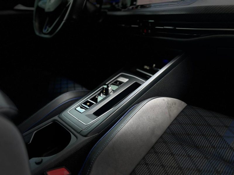 Volkswagen Golf 8 R • 320ch DSG7 4Motion 