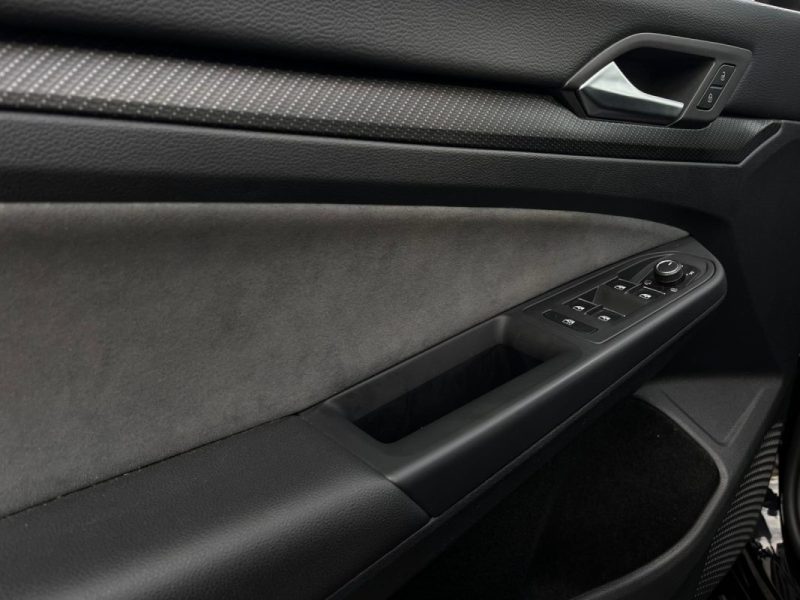 Volkswagen Golf 8 R • 320ch DSG7 4Motion 