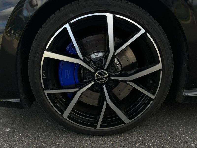 Volkswagen Golf 8 R • 320ch DSG7 4Motion 