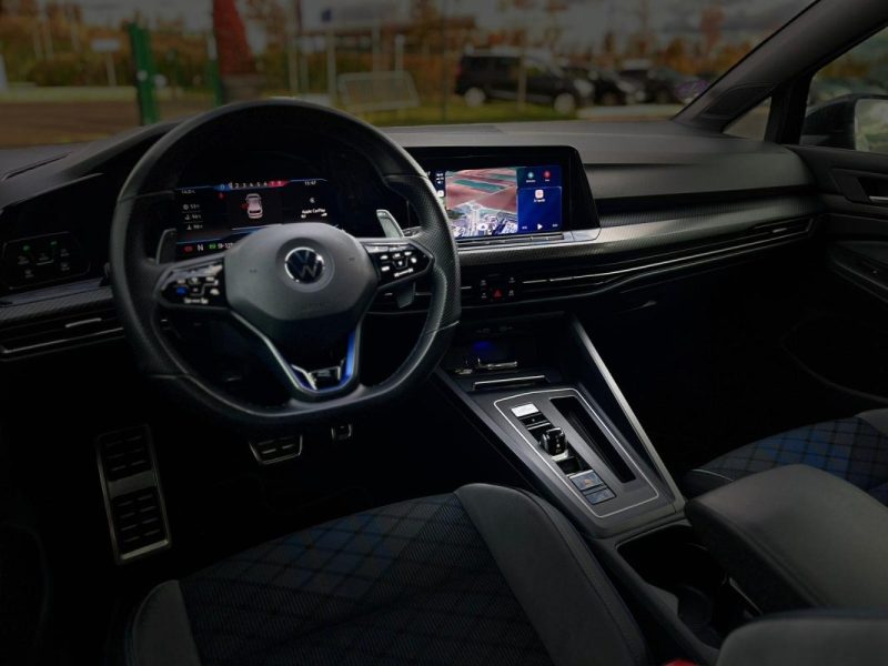 Volkswagen Golf 8 R • 320ch DSG7 4Motion 