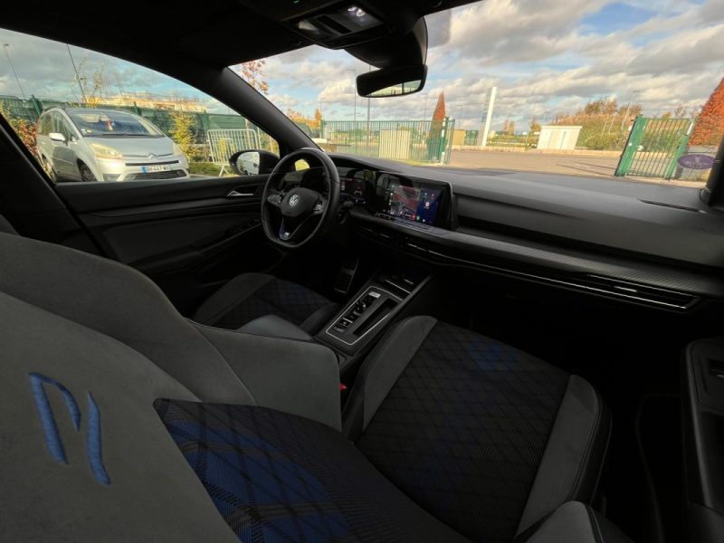 Volkswagen Golf 8 R • 320ch DSG7 4Motion 