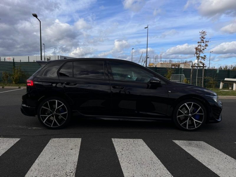 Volkswagen Golf 8 R • 320ch DSG7 4Motion 