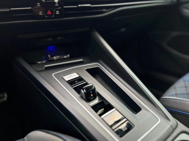 Volkswagen Golf 8 R • 320ch DSG7 4Motion 