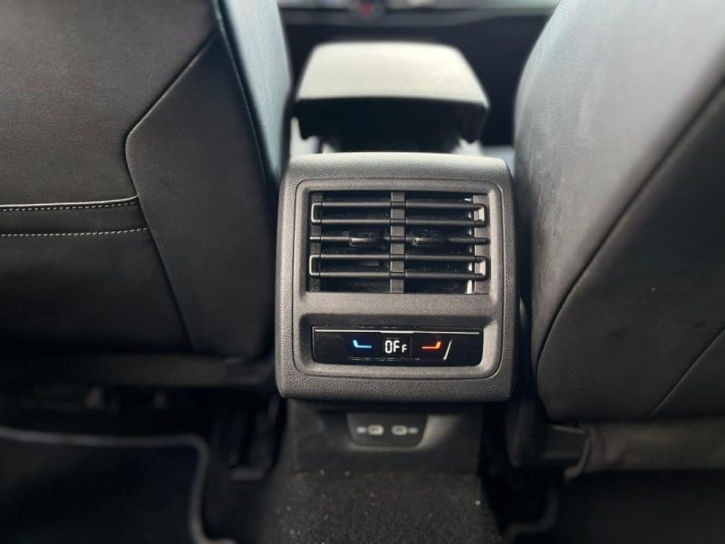 Volkswagen Golf 8 R • 320ch DSG7 4Motion 