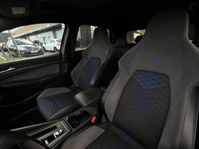 Volkswagen Golf 8 R • 320ch DSG7 4Motion 