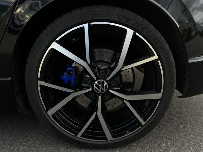 Volkswagen Golf 8 R • 320ch DSG7 4Motion 