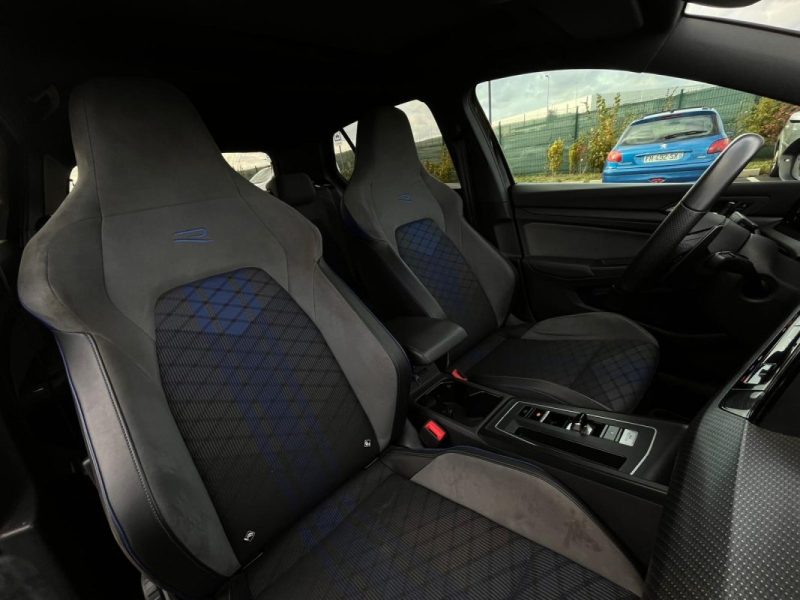 Volkswagen Golf 8 R • 320ch DSG7 4Motion 