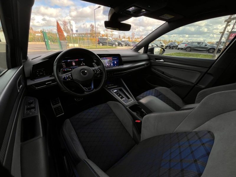 Volkswagen Golf 8 R • 320ch DSG7 4Motion 