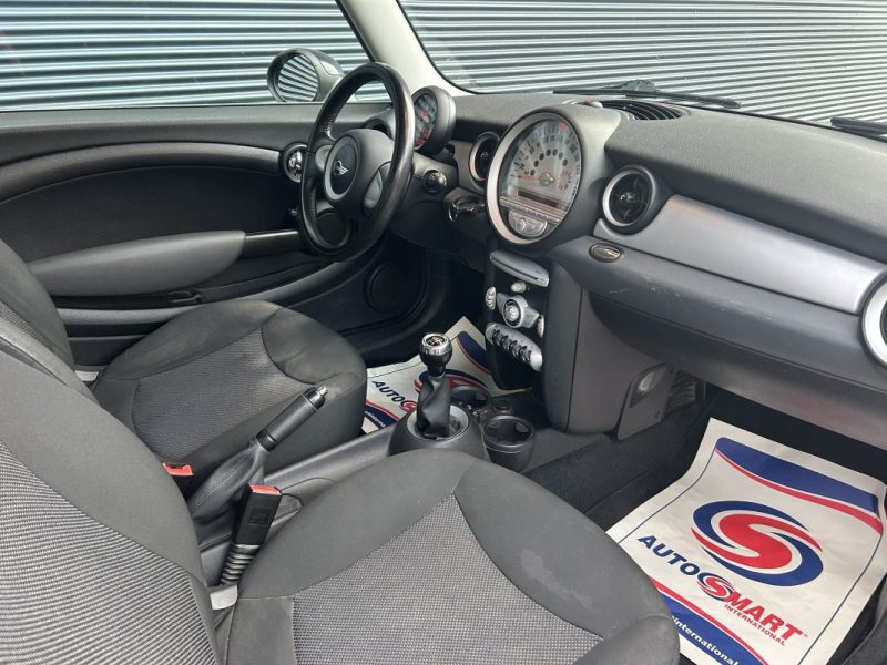 MINI MINI COOPER D R56 110 ONE DISTRIBUTION NEUVE