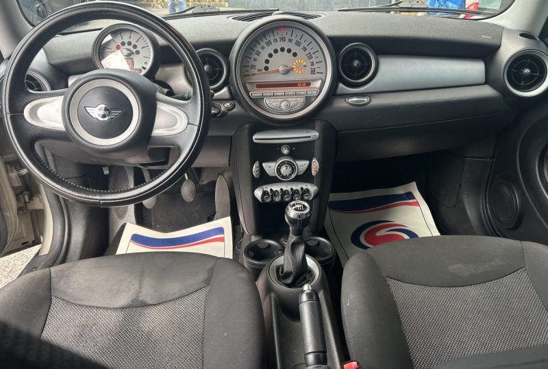 MINI MINI COOPER D R56 110 ONE DISTRIBUTION NEUVE