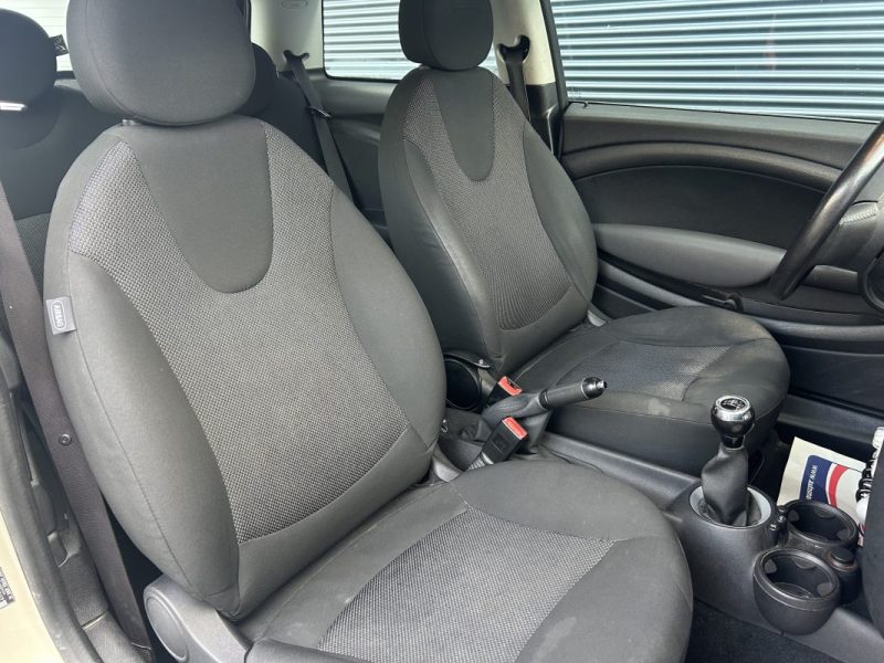 MINI MINI COOPER D R56 110 ONE DISTRIBUTION NEUVE