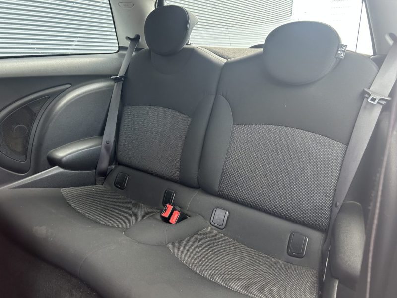 MINI MINI COOPER D R56 110 ONE DISTRIBUTION NEUVE