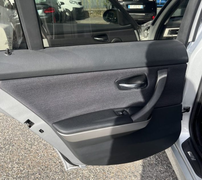 BMW SERIE 3 318D PREMIERE Toit Ouvrant