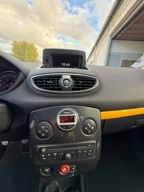 RENAULT CLIO III RS PHASE 2 2.0 201CH - SIEGES CHAUFFANTS - TOMTOM