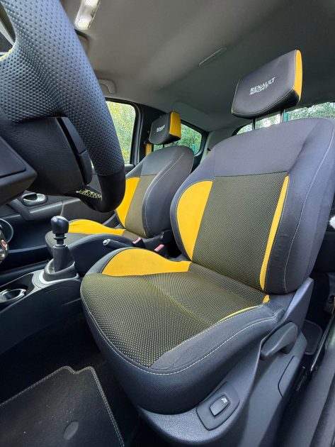 RENAULT CLIO III RS PHASE 2 2.0 201CH - SIEGES CHAUFFANTS - TOMTOM