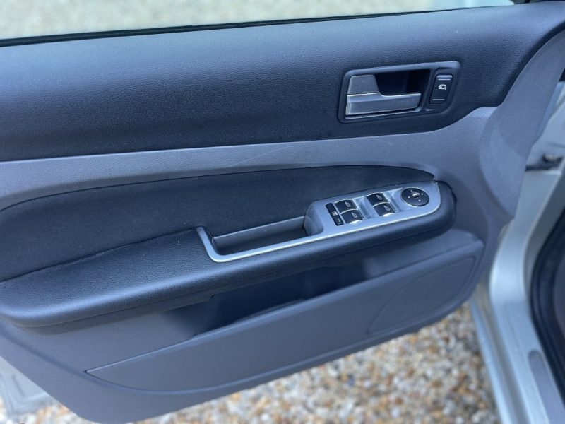 FORD FOCUS SW 1800 TDCI TREND 115 2008 VOLANT MOTEUR + KIT D'EMBRAYAGE + DISQUES PLAQUETTES ARR