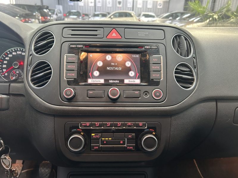 VOLKSWAGEN GOLF + 1.6 TDI 105CH BLUEMOTION TECHNOLOGY FAP CONFORTLINE 2011