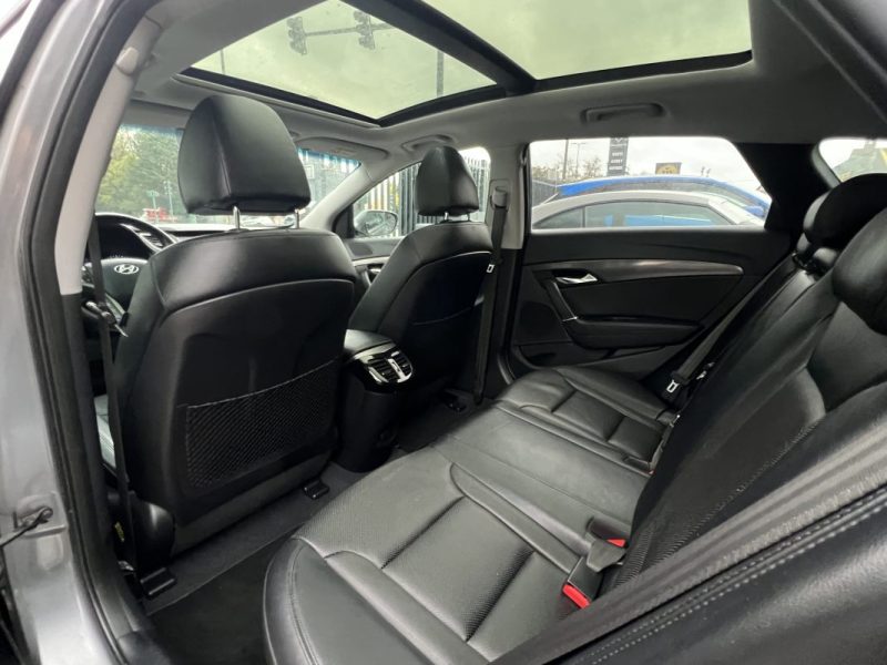 HYUNDAI I40 SW PHASE 2 CREATIVE 1.7 CRDI 141 Cv BOITE AUTO CUIR TOIT OUVRANT GPS Etc - GARANTIE 1 AN