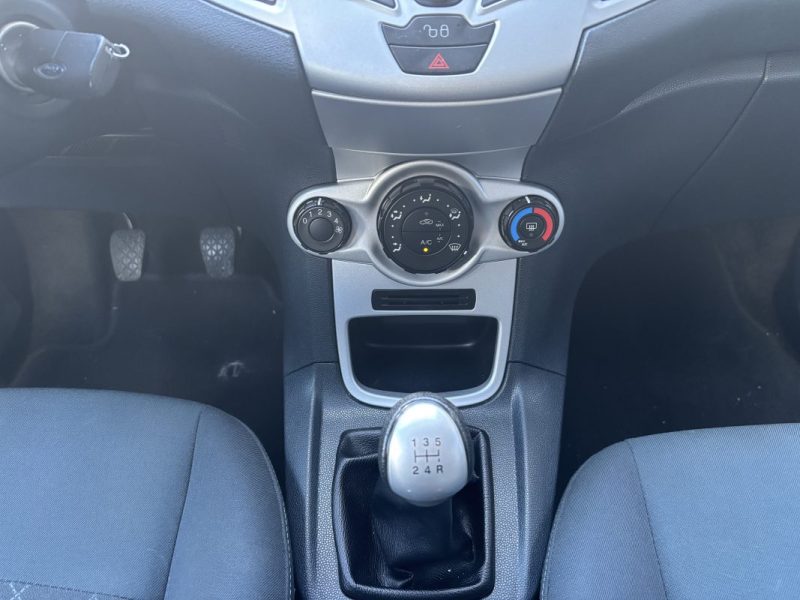 FORD FIESTA 1.4 16V 82CH TITANIUM 5P 2011- 4 PNEUS NEUFS - ENTRETIEN RECENT