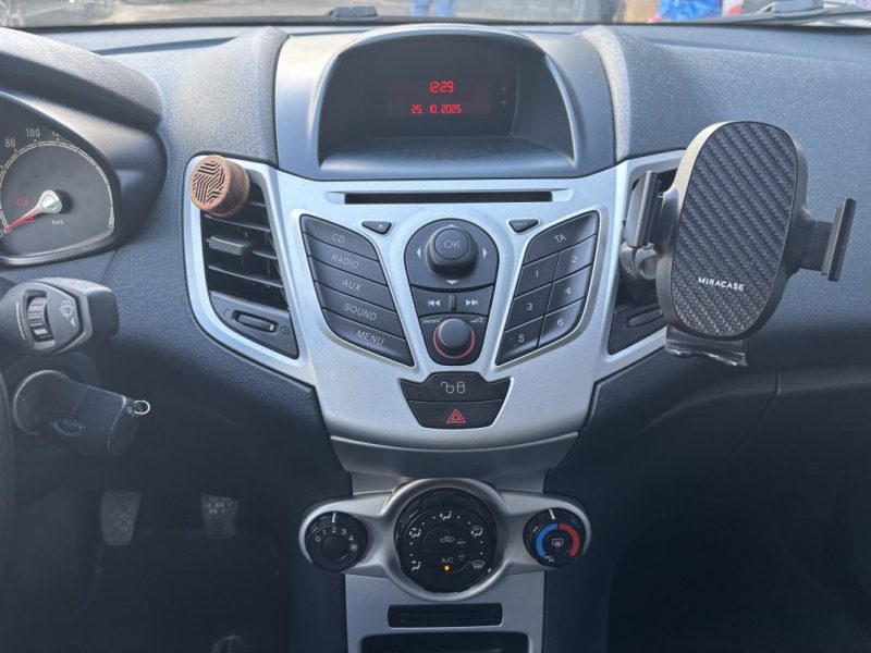 FORD FIESTA 1.4 16V 82CH TITANIUM 5P 2011- 4 PNEUS NEUFS - ENTRETIEN RECENT