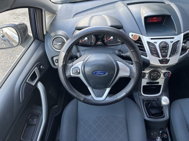 FORD FIESTA 1.4 16V 82CH TITANIUM 5P 2011- 4 PNEUS NEUFS - ENTRETIEN RECENT