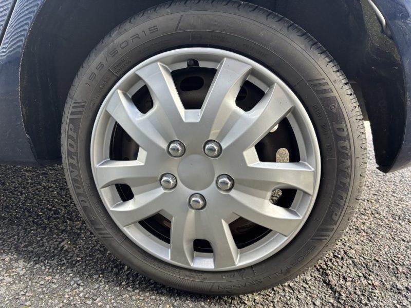 FORD FIESTA 1.4 16V 82CH TITANIUM 5P 2011- 4 PNEUS NEUFS - ENTRETIEN RECENT