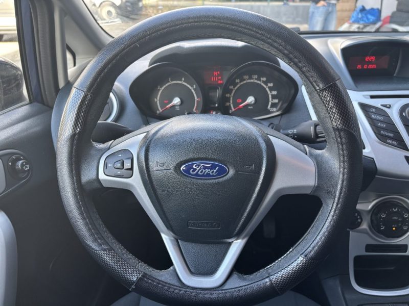 FORD FIESTA 1.4 16V 82CH TITANIUM 5P 2011- 4 PNEUS NEUFS - ENTRETIEN RECENT