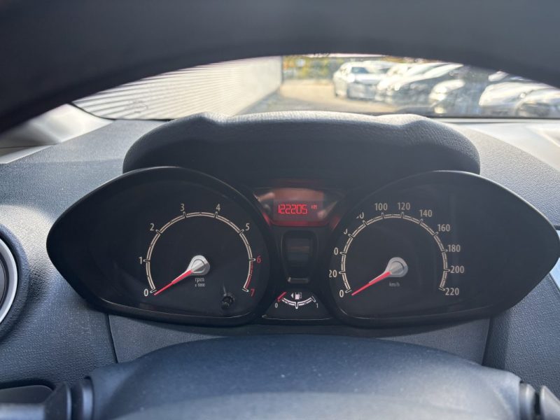 FORD FIESTA 1.4 16V 82CH TITANIUM 5P 2011- 4 PNEUS NEUFS - ENTRETIEN RECENT