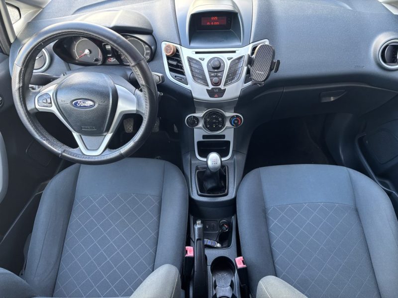 FORD FIESTA 1.4 16V 82CH TITANIUM 5P 2011- 4 PNEUS NEUFS - ENTRETIEN RECENT