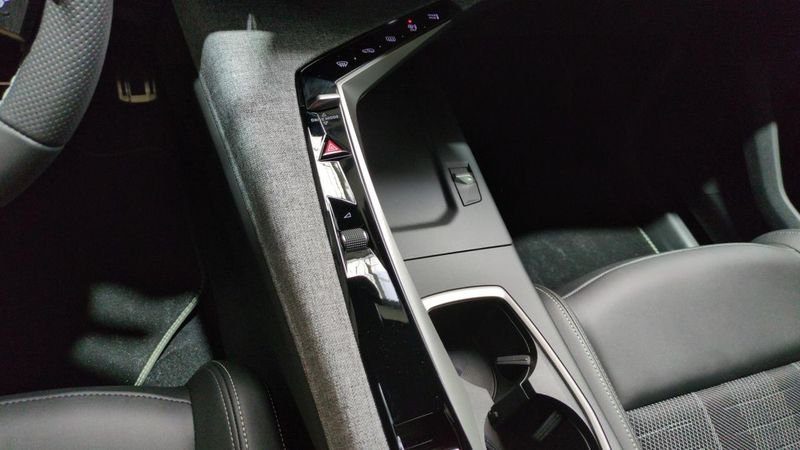 Peugeot 3008 nouveau Hybrid 145 e-dcs6 gt