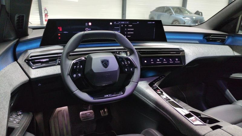 Peugeot 3008 nouveau Hybrid 145 e-dcs6 gt