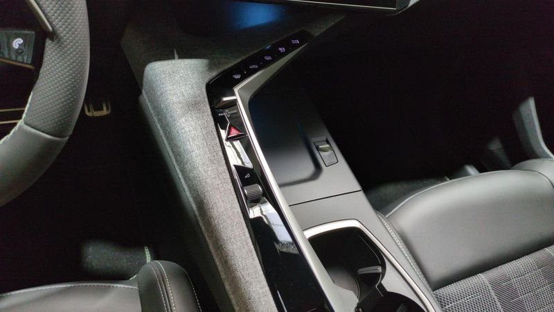 Peugeot 3008 nouveau Hybrid 145 e-dcs6 gt