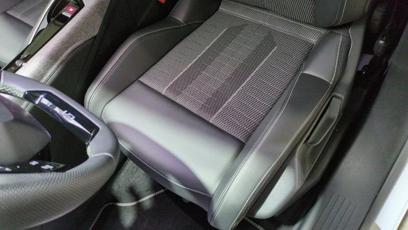 Peugeot 3008 nouveau Hybrid 145 e-dcs6 gt