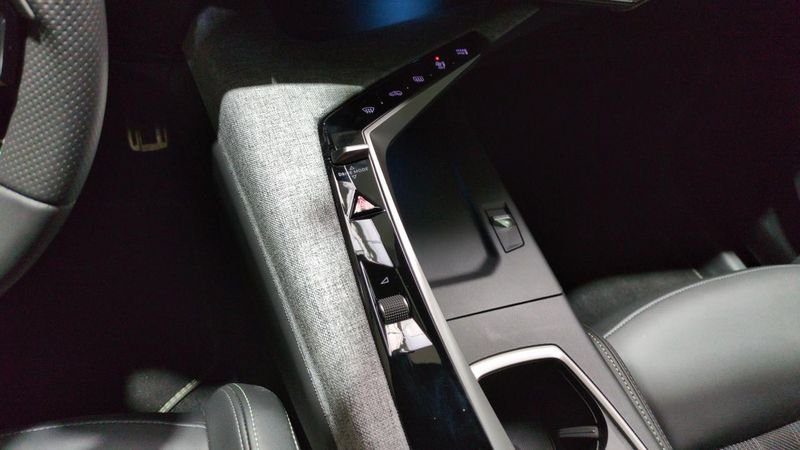 Peugeot 3008 nouveau Hybrid 145 e-dcs6 gt