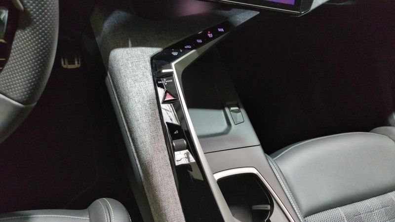 Peugeot 3008 nouveau Hybrid 145 e-dcs6 gt