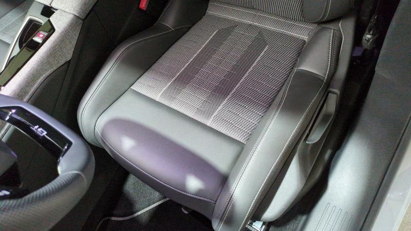 Peugeot 3008 nouveau Hybrid 145 e-dcs6 gt