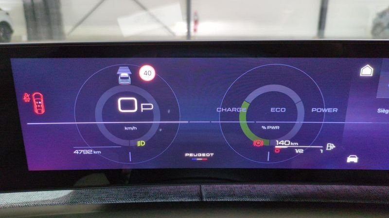 Peugeot 3008 nouveau Hybrid 145 e-dcs6 gt