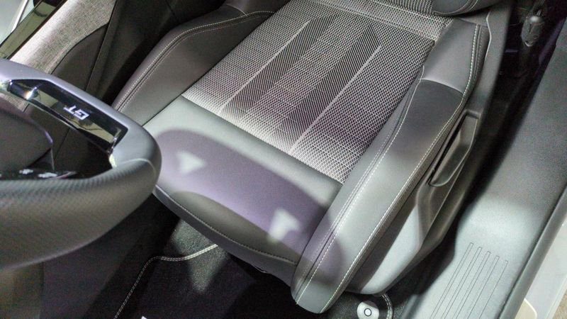 Peugeot 3008 nouveau Hybrid 145 e-dcs6 gt