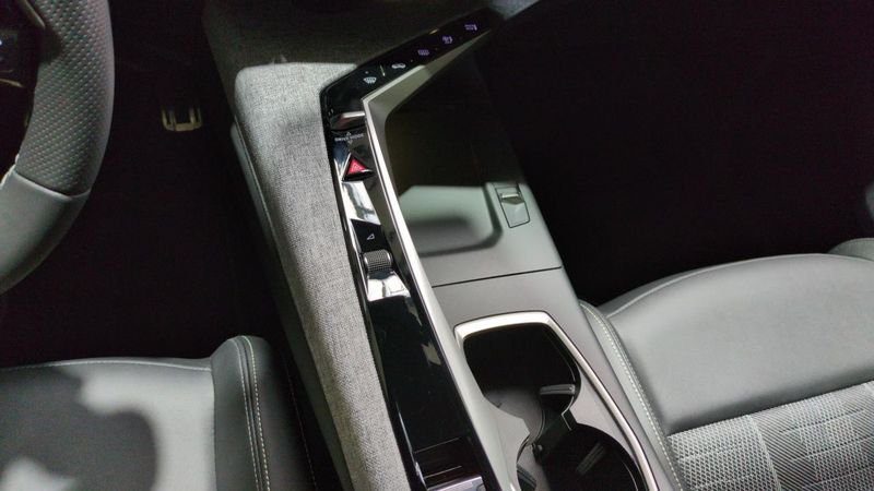 Peugeot 3008 nouveau Hybrid 145 e-dcs6 gt